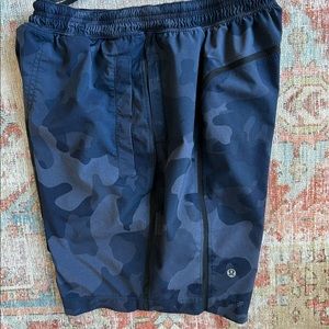 Lululemon T.H.E Shorts Lined Men's Size M - Navy Blue Camo